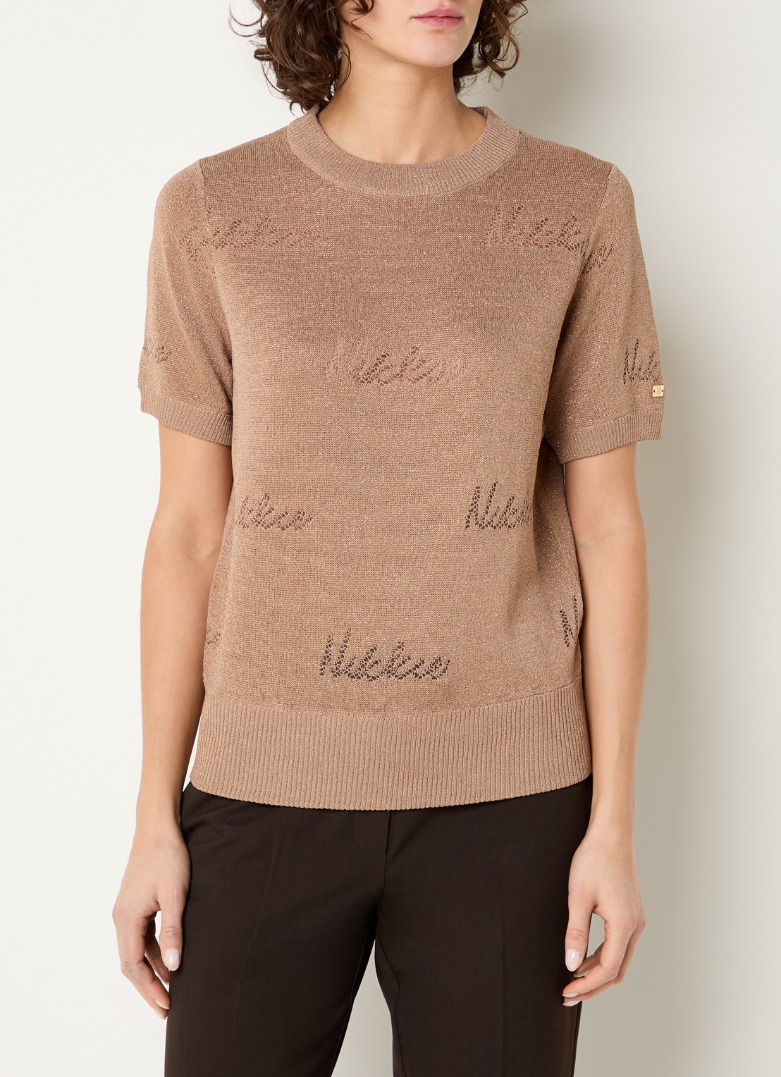 NIKKIE Omarah top met lurex en logo - detail 2 gebroken wit