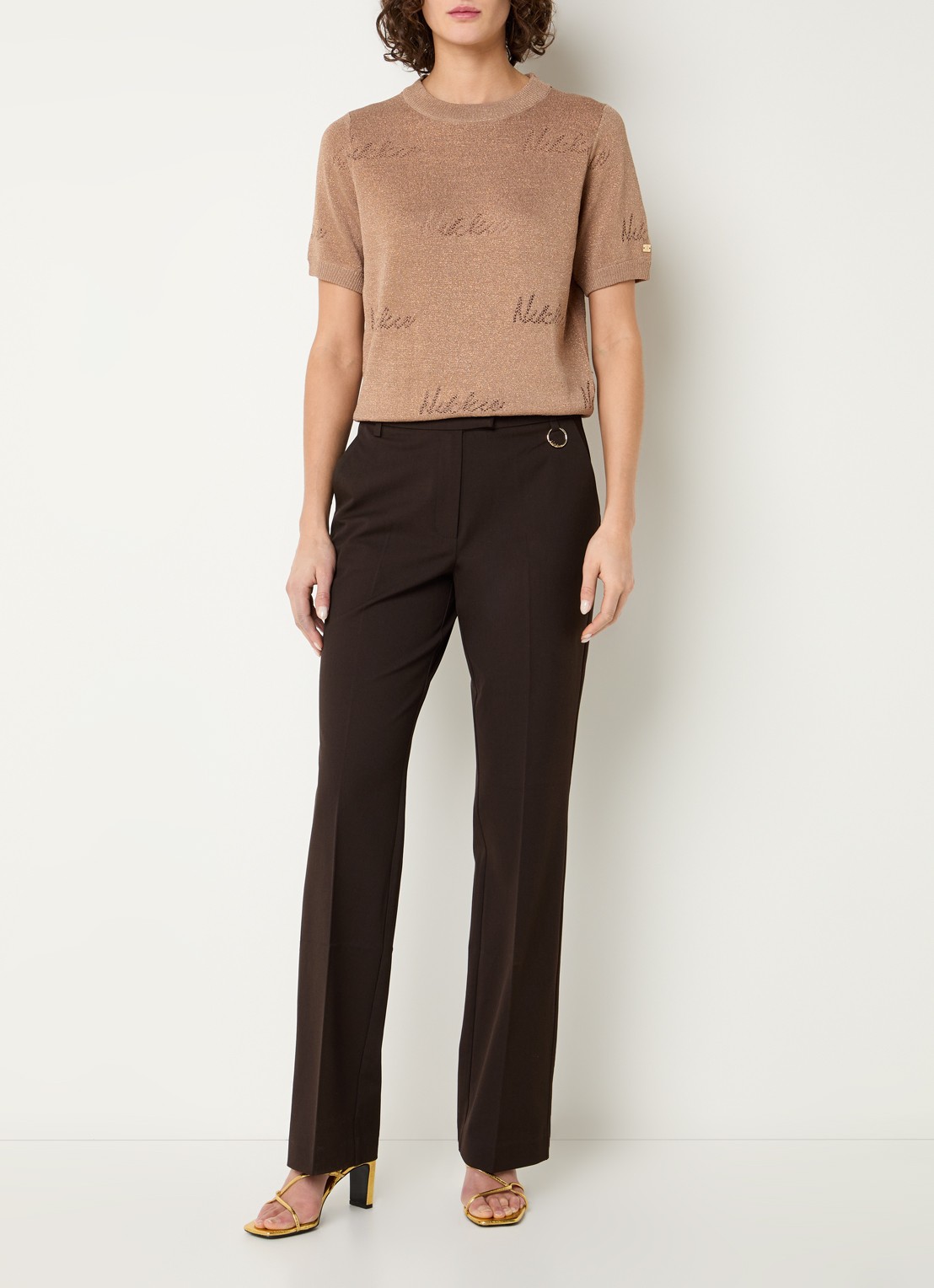 NIKKIE Omarah top met lurex en logo - voorkant 4 gebroken wit