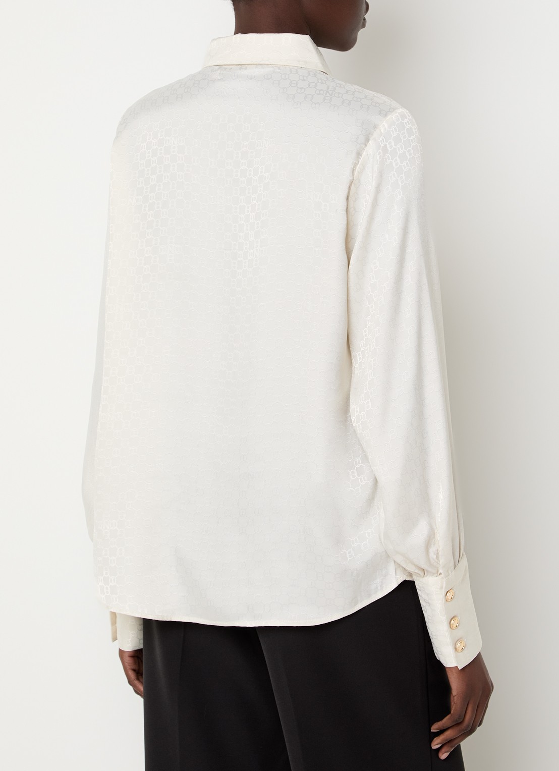NIKKIE Opava blouse van satijn met print - achterkant 4 gebroken wit