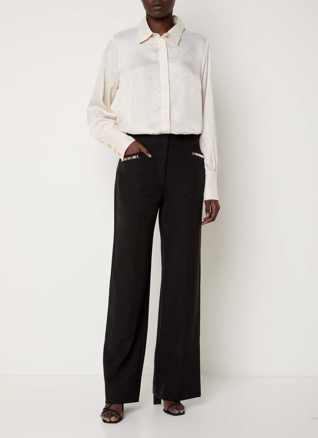 NIKKIE Opava blouse van satijn met print - voorkant 2 gebroken wit