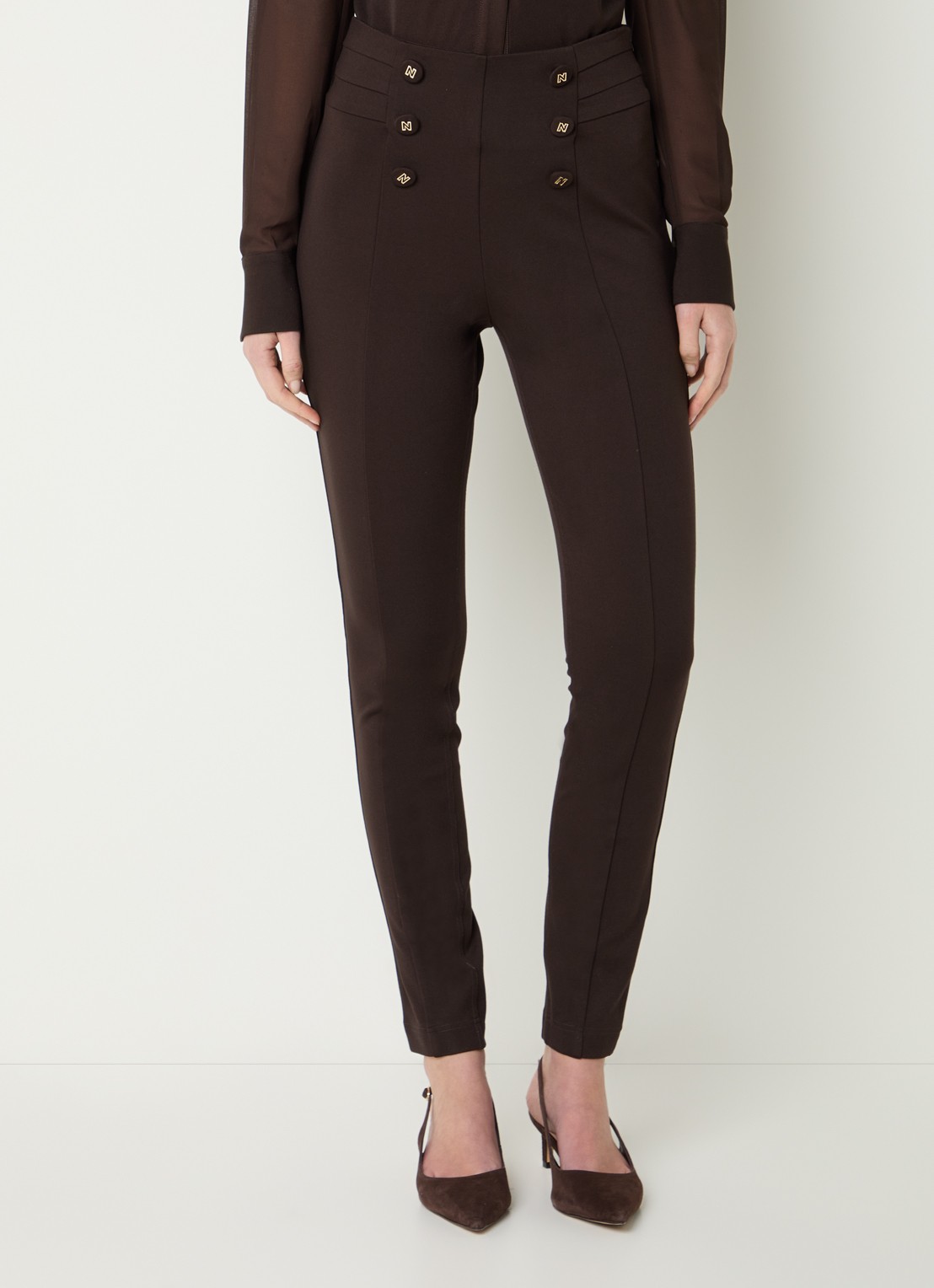 NIKKIE Oroville high waist skinny fit broek met sierknopen - detail 4 donkerbruin