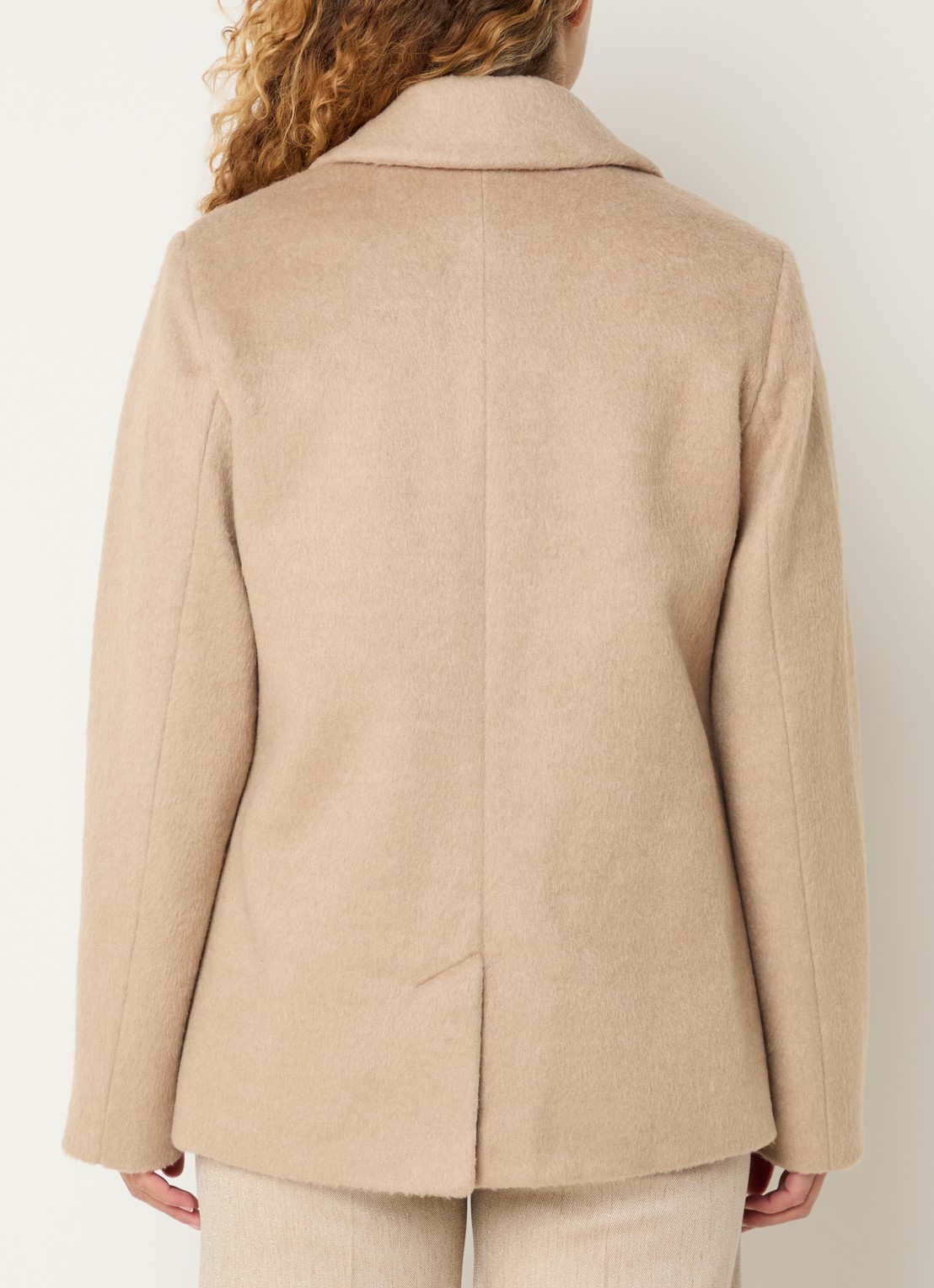 NIKKIE Oslo blazer in wolblend met klepzakken en schoudervulling - achterkant camel