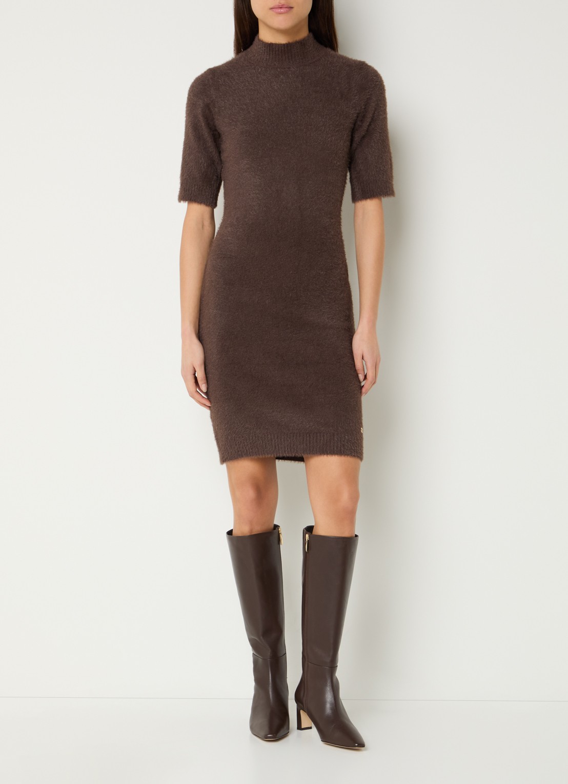 NIKKIE Otaru mini trui-jurk met col - voorkant 2 bruin