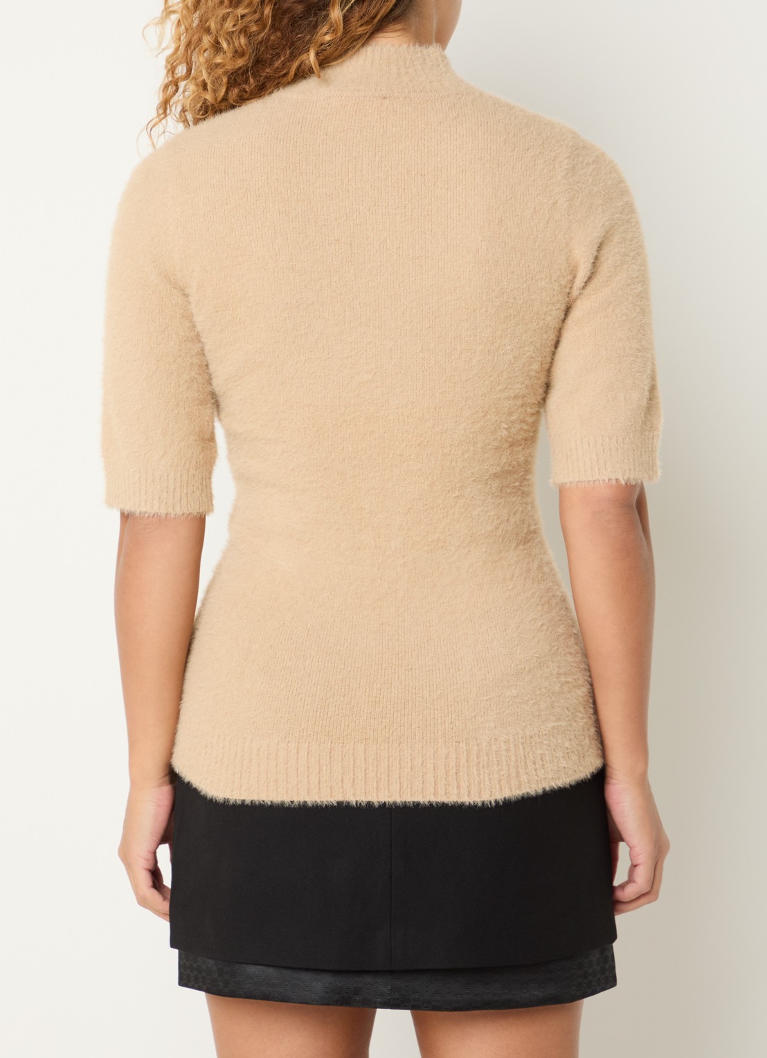NIKKIE Otaru trui met col en structuur - achterkant 3 beige