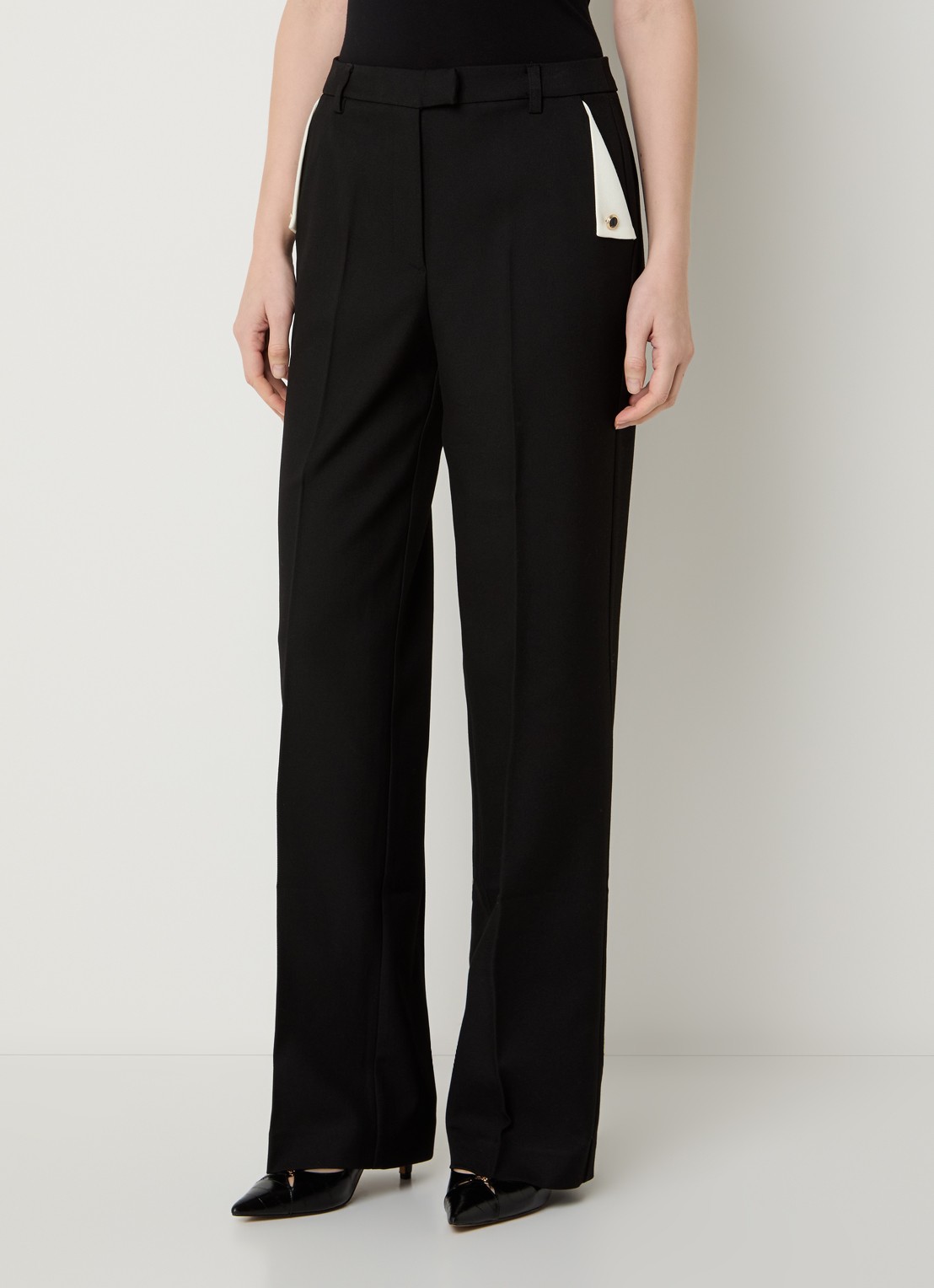 NIKKIE Oulu mid waist straight fit pantalon met steekzakken - detail 4 zwart
