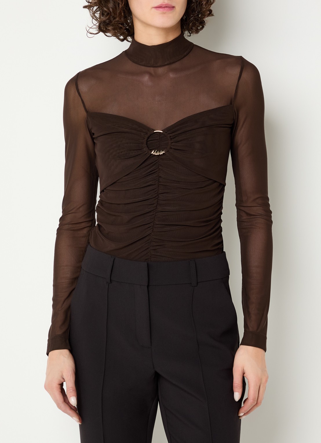 NIKKIE Ovillia semi-transparante top met col - detail 4 bruin