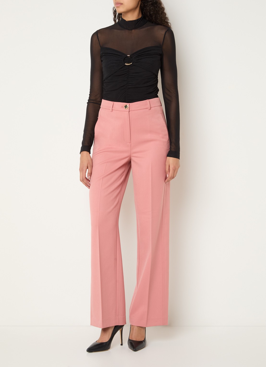 NIKKIE Ovillia semi-transparante top met col - voorkant 2 zwart