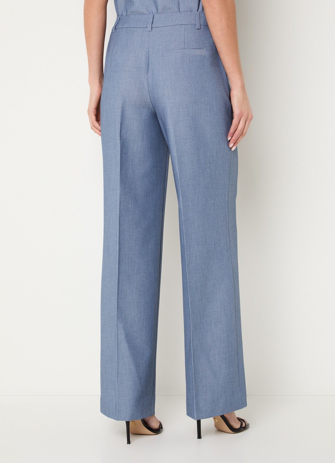 NIKKIE Parisa high waist straight fit pantalon met steekzakken - achterkant 3 staalblauw
