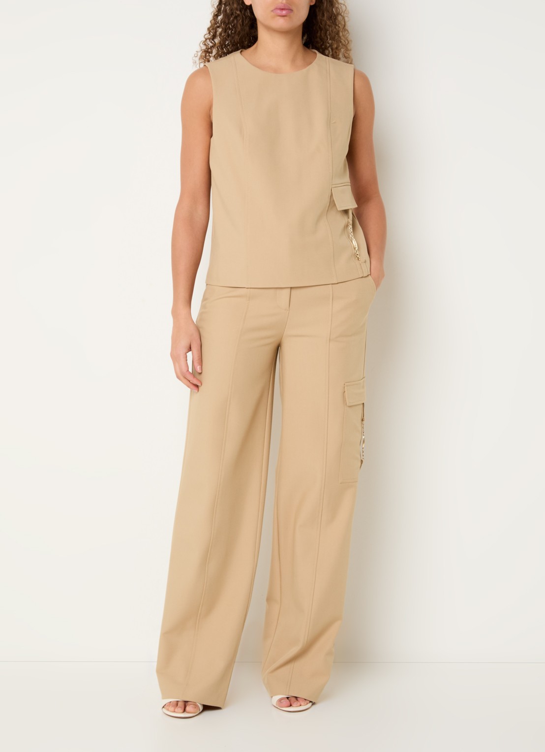 NIKKIE Parlo high waist straight fit broek met klepzak - voorkant 3 camel