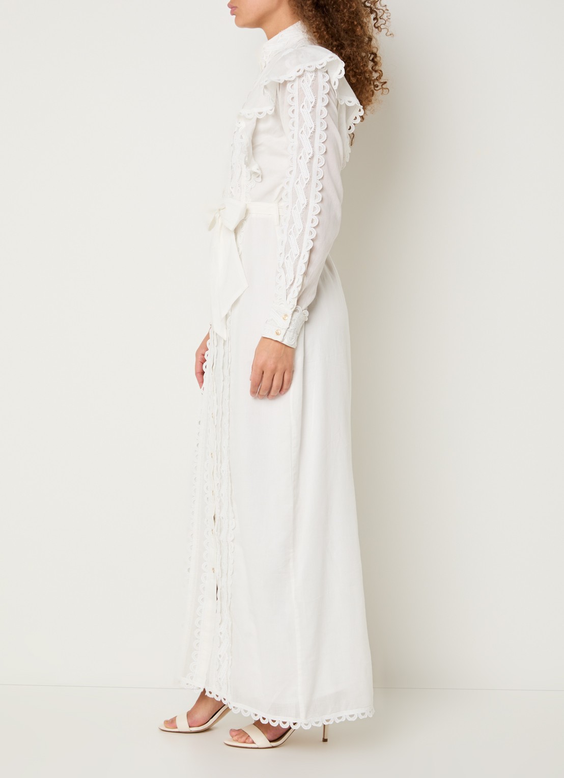 NIKKIE Patna maxi jurk met broderie  - voorkant 2 gebroken wit