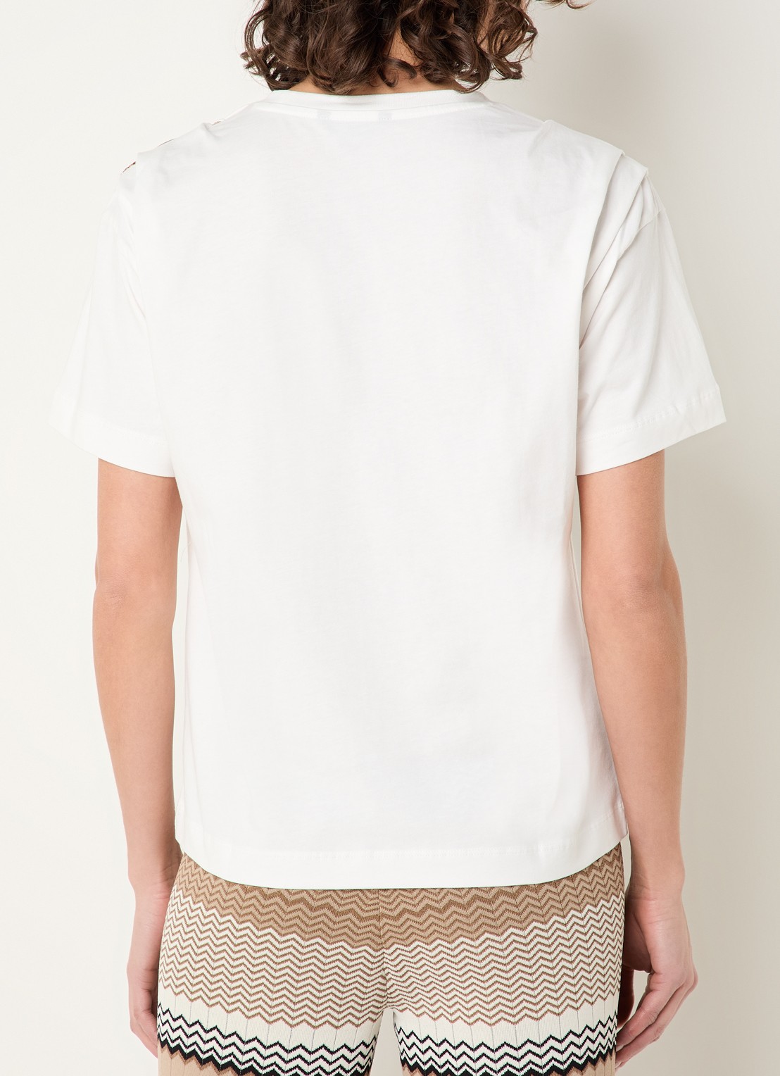 NIKKIE Patos T-shirt met kettingdetail - achterkant 2 wit
