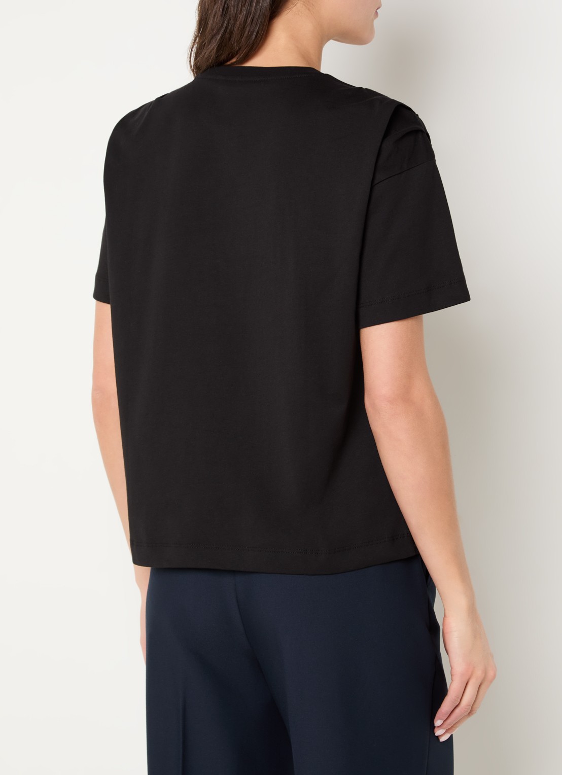 NIKKIE Patos T-shirt met kettingdetail - achterkant 4 zwart