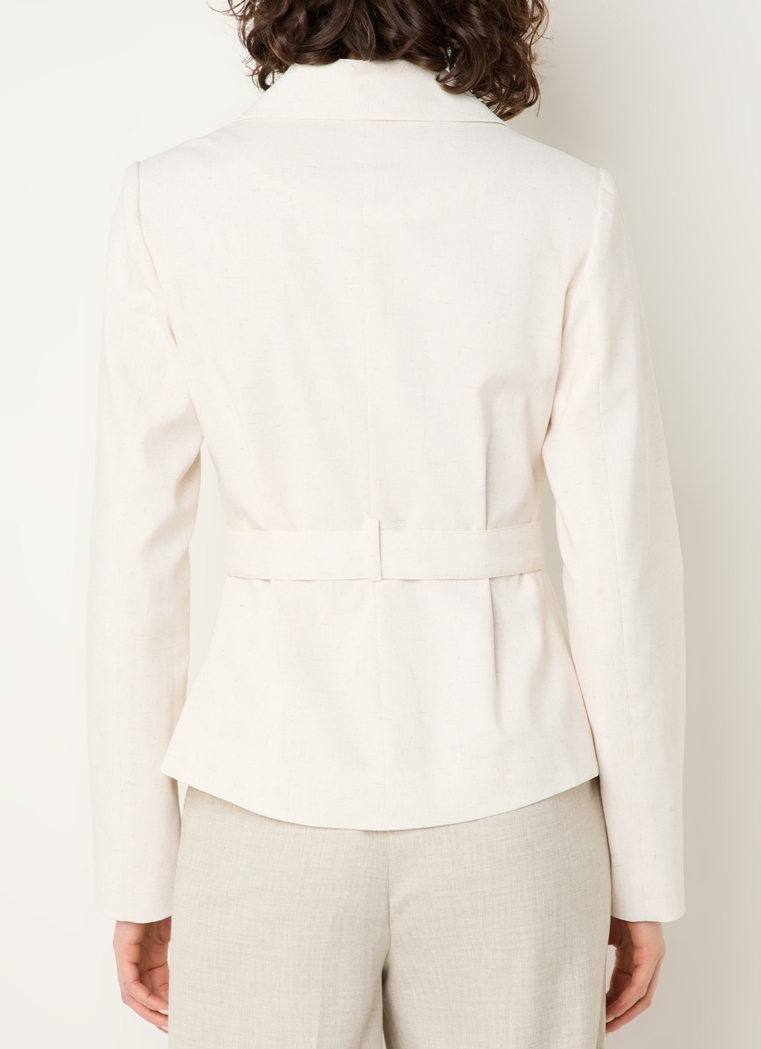 NIKKIE Payette blazer met strikceintuur - achterkant 3 creme