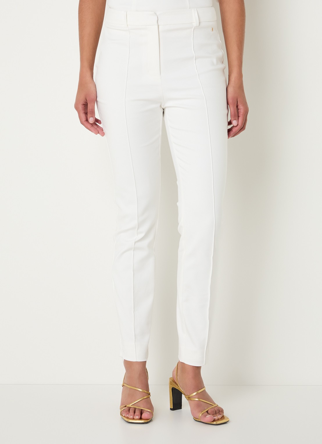 NIKKIE Peoria high waist slim fit pantalon met persplooi - detail wit
