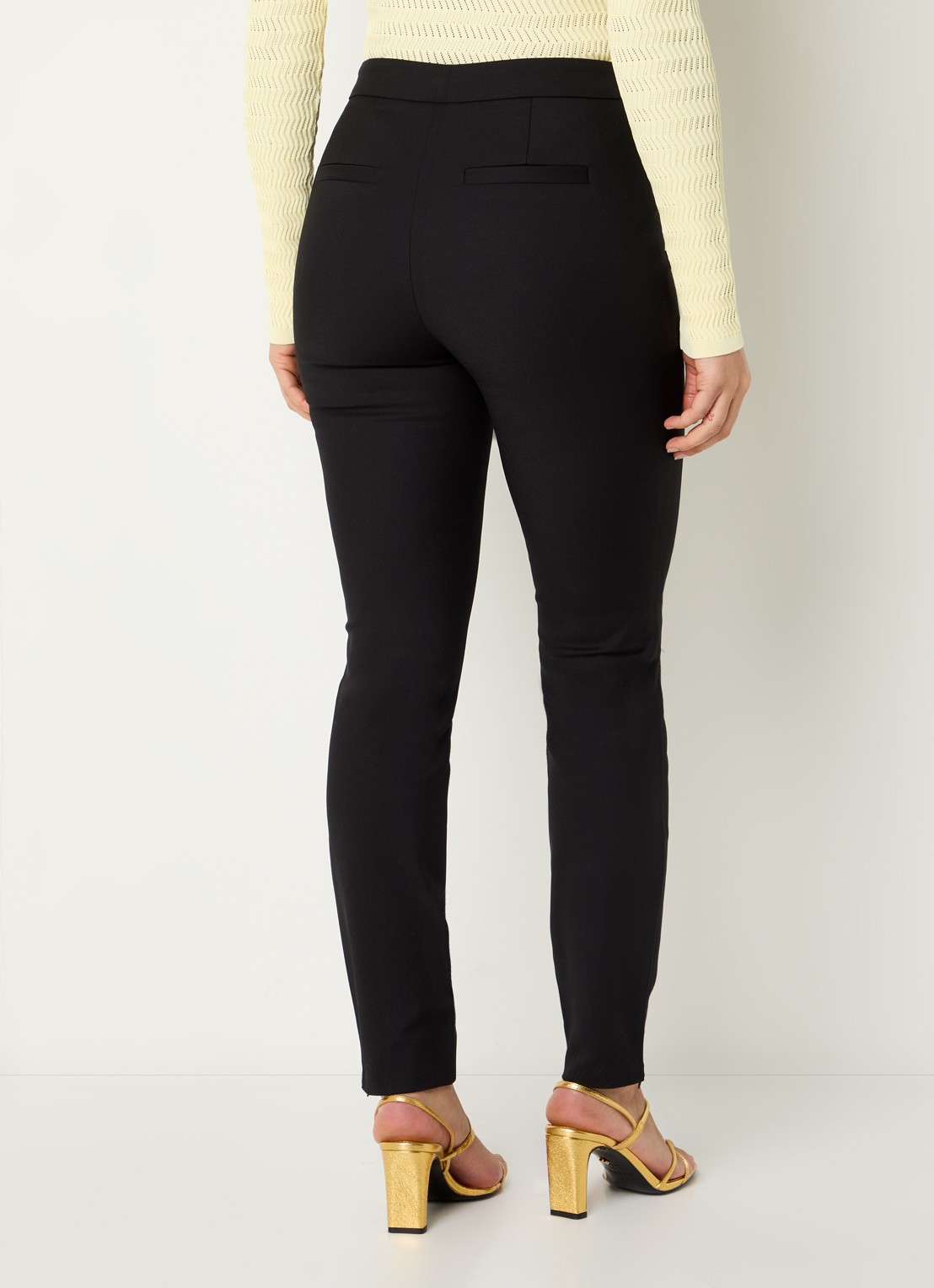 NIKKIE Peoria high waist slim fit pantalon met persplooi - achterkant 2 zwart