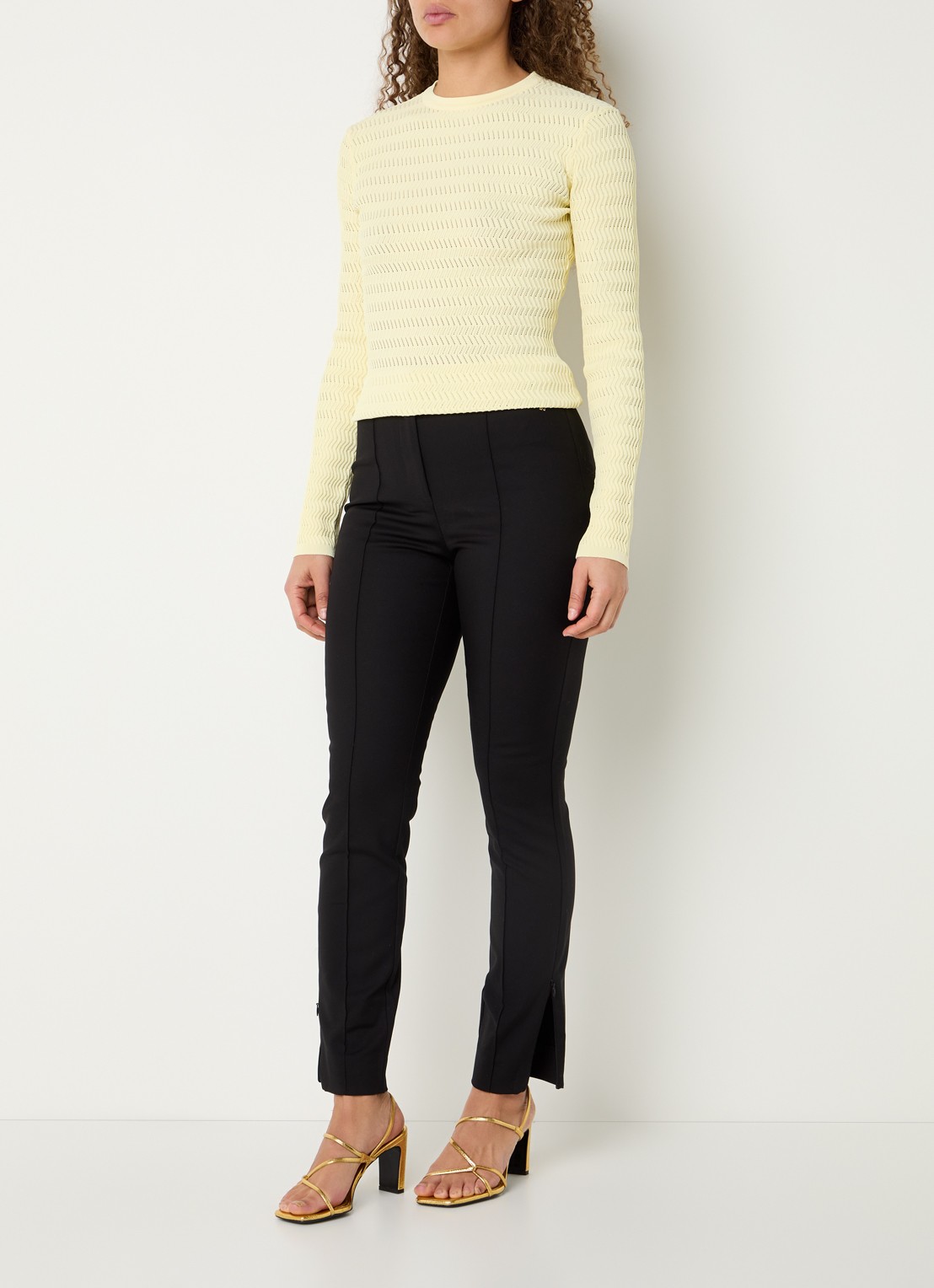 NIKKIE Peoria high waist slim fit pantalon met persplooi - voorkant 4 zwart