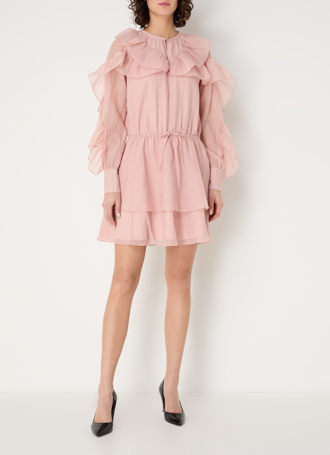 NIKKIE Pharr mini jurk met volant - voorkant 3 roze