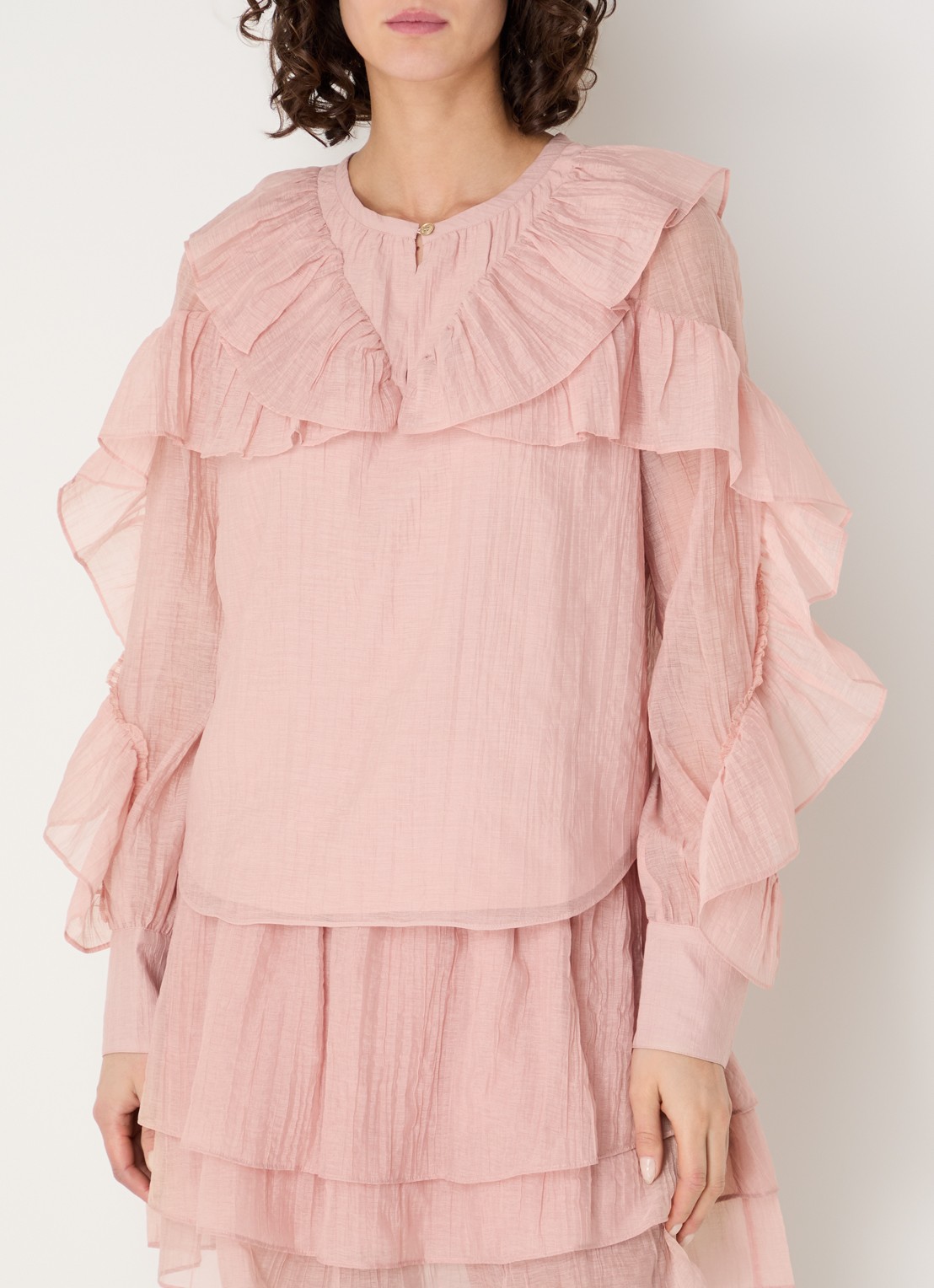 NIKKIE Pharr tuniek met volant - detail 2 zalmroze