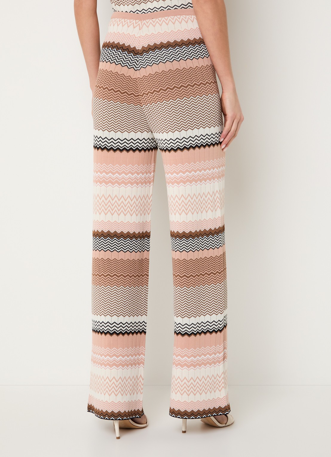NIKKIE Pilazio high waist wide fit palazzo broek met grafische print - achterkant 3 zalmroze