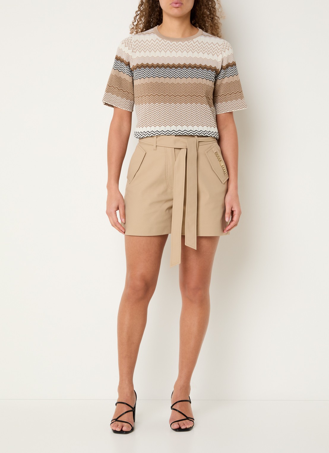 NIKKIE Pilazio top met print - voorkant 4 donkerbeige