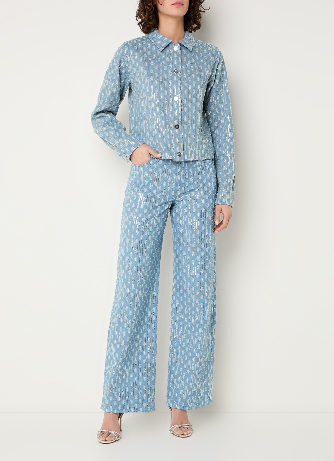 NIKKIE Pools blouse van denim met pailletten - voorkant 3 lichtblauw