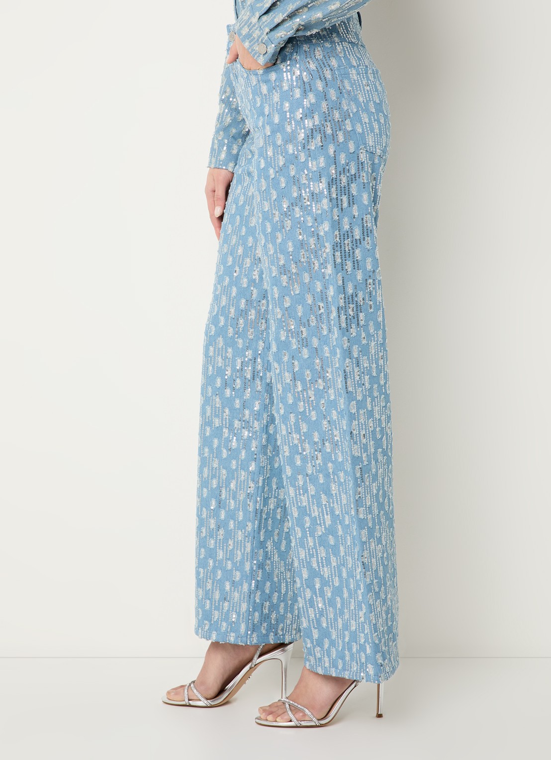 NIKKIE Pools high waist straight leg jeans met pailletten - detail 2 lichtblauw