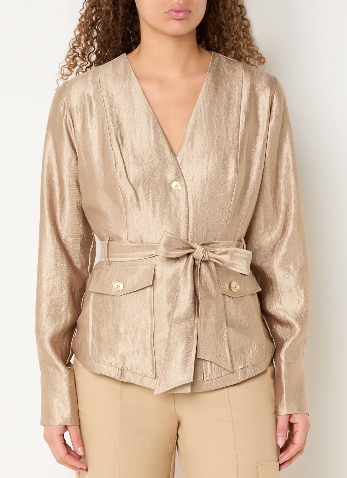 NIKKIE Porlamar blouse met metallic finish en strikdetail - detail 4 camel