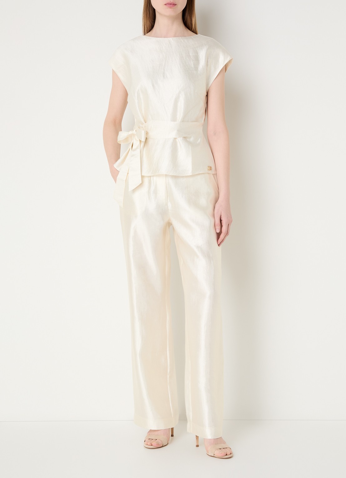 NIKKIE Porlamar top met metallic finish en strikdetail - voorkant 2 creme