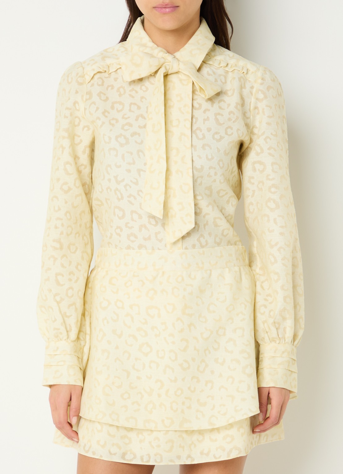 NIKKIE Pragues blouse met panterprint - detail 4 lichtgeel