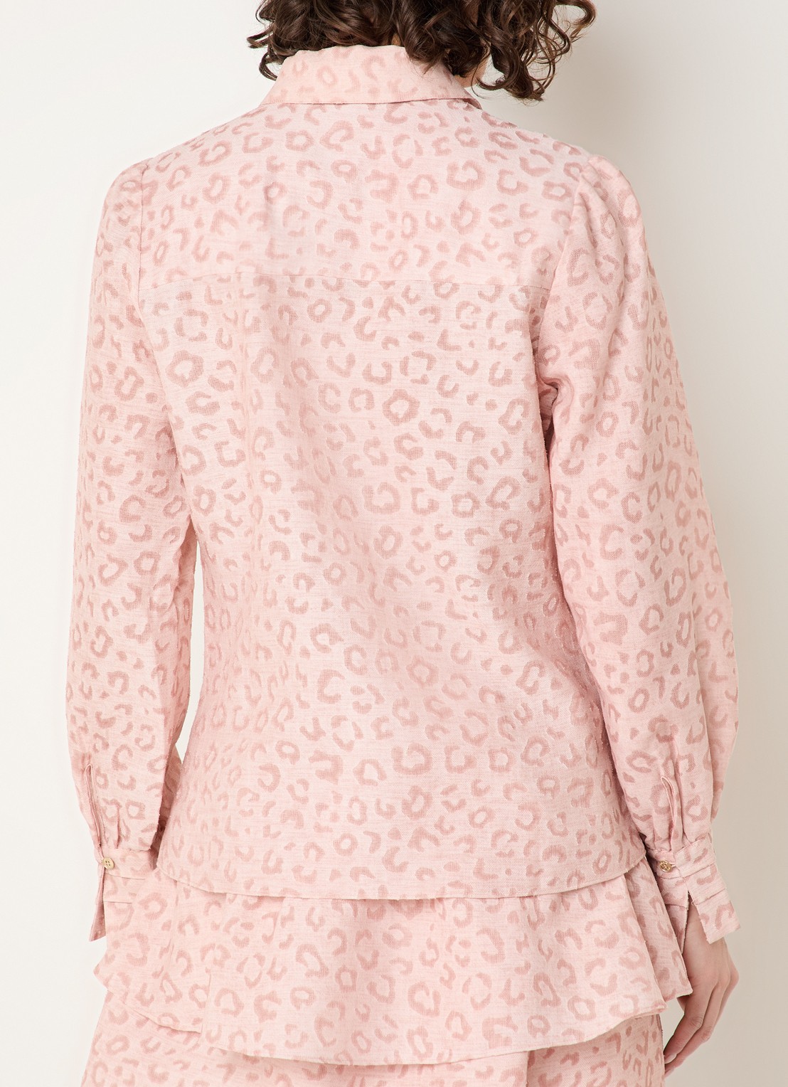 NIKKIE Pragues blouse met panterprint - achterkant oudroze