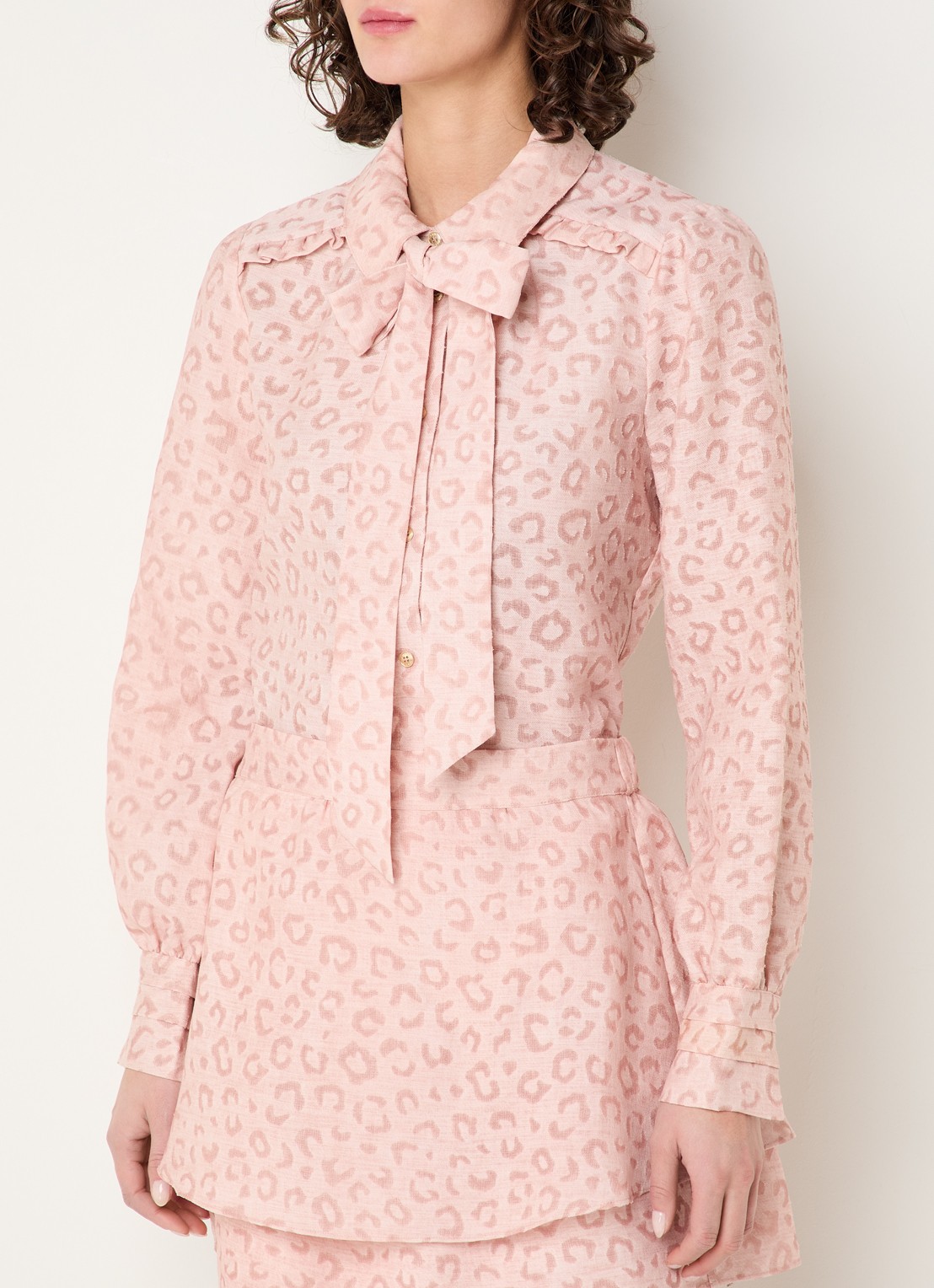 NIKKIE Pragues blouse met panterprint - detail 2 oudroze
