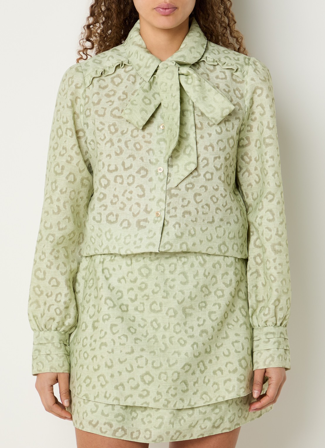 NIKKIE Pragues blouse met panterprint - detail 4 taupe