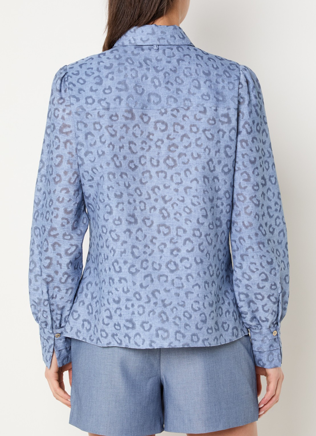 NIKKIE Pragues blouse met panterprint - achterkant 2 staalblauw