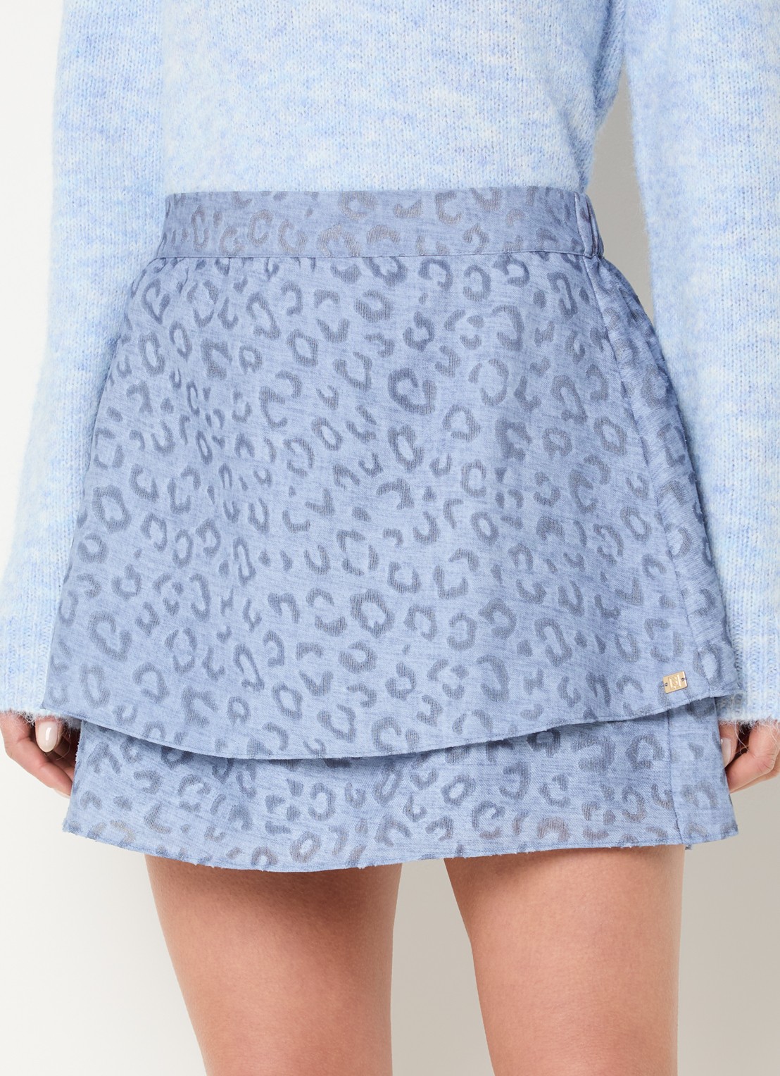 NIKKIE Pragues mini rok met panterprint - detail 4 staalblauw
