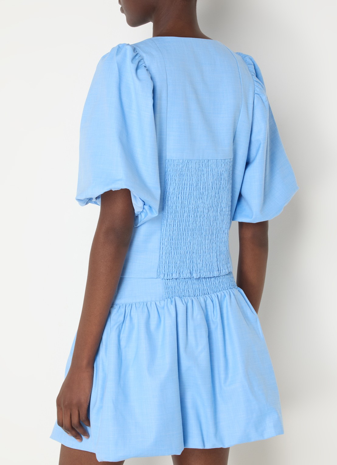 NIKKIE Quito blouse met logo - achterkant blauw