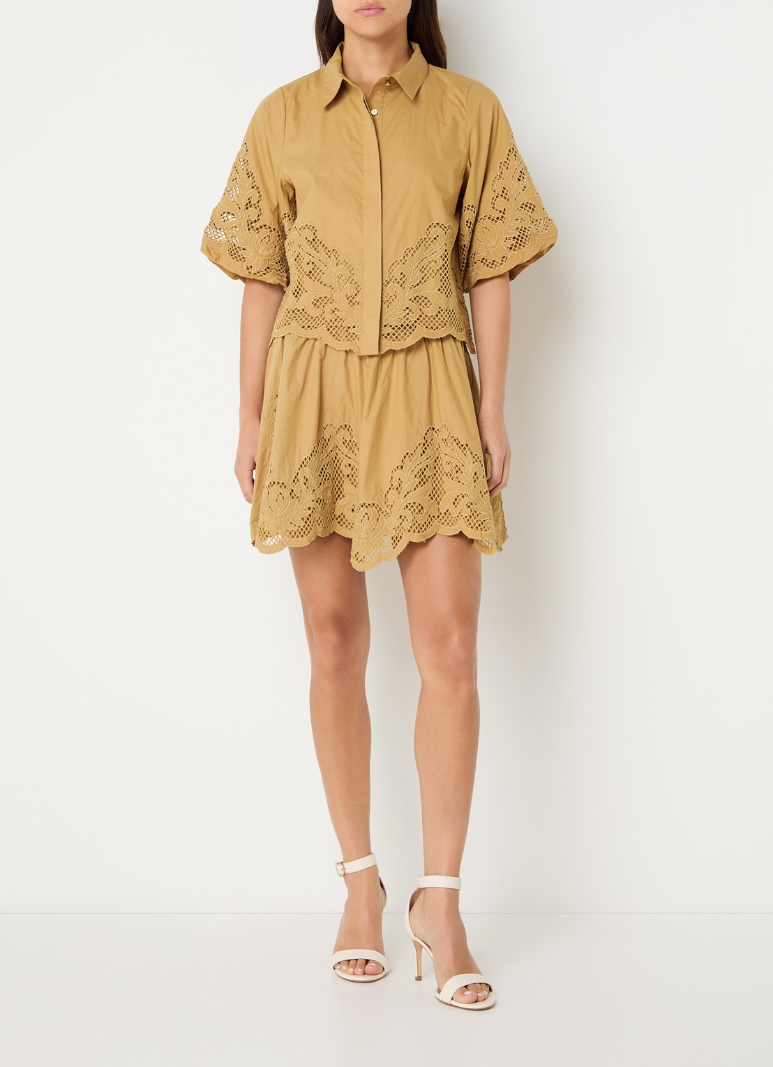 NIKKIE Rabano blouse met broderie - voorkant 3 camel