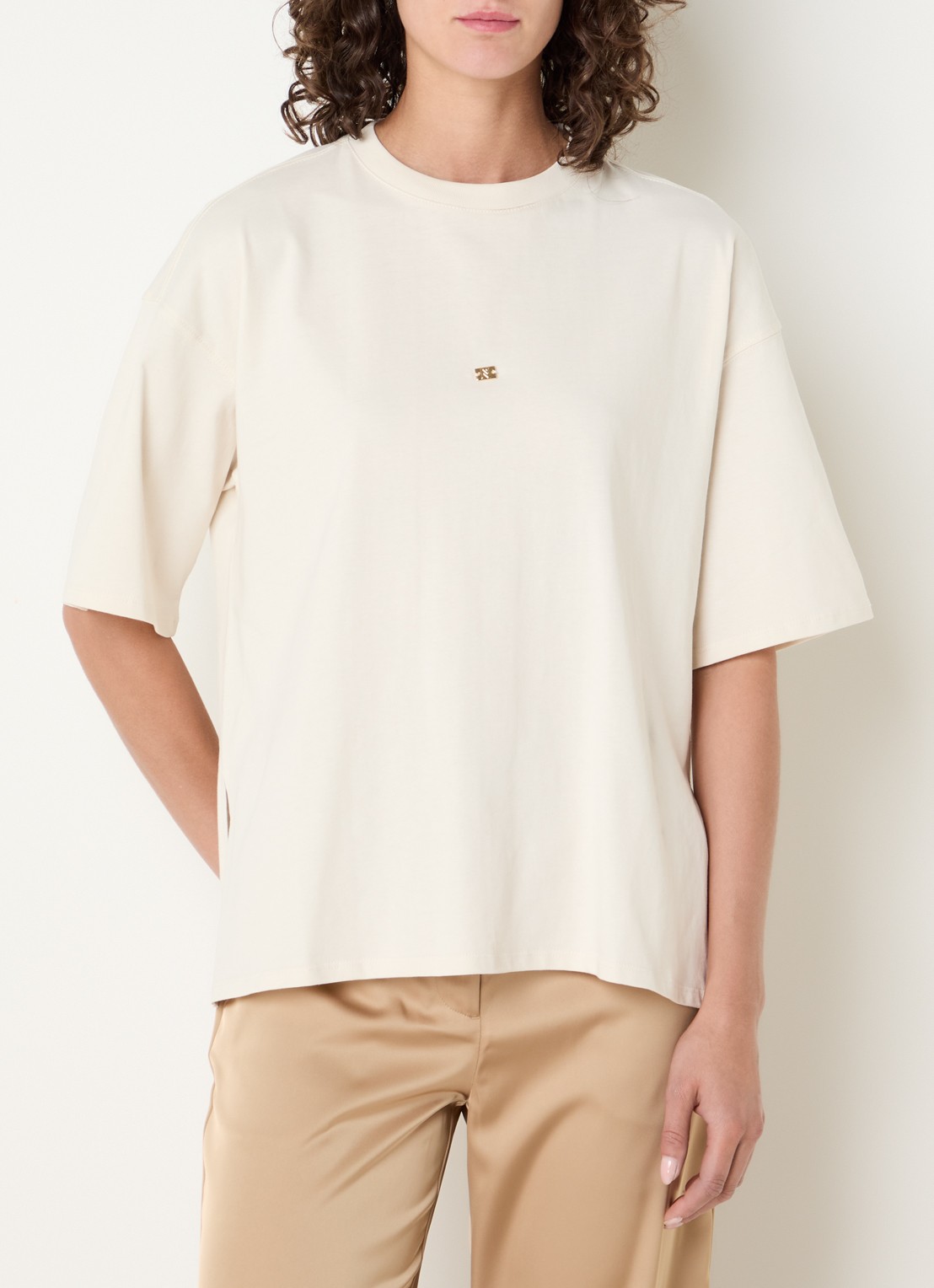 NIKKIE Ramsgate T-shirt met logo - detail 4 creme