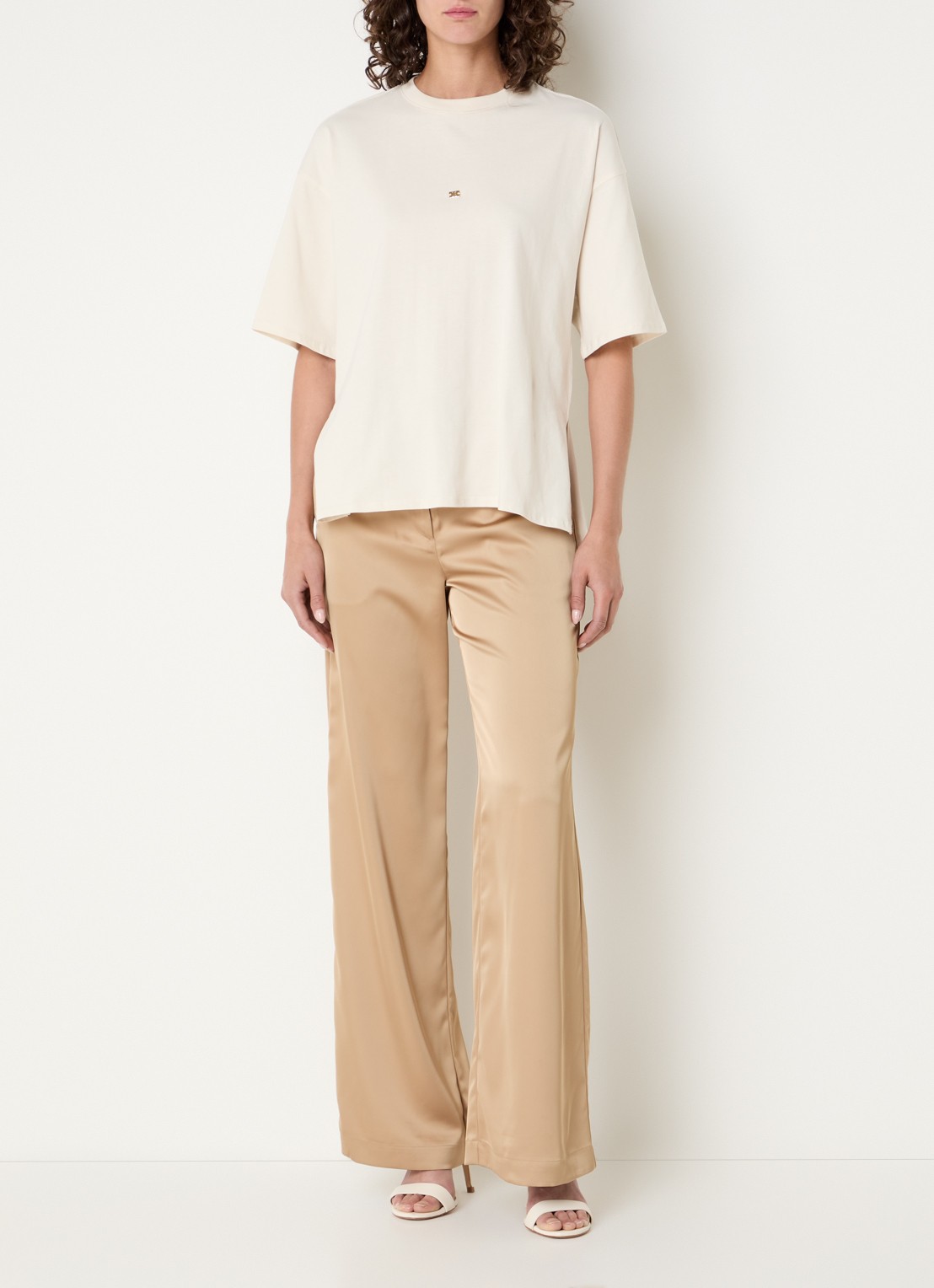 NIKKIE Ramsgate T-shirt met logo - voorkant 2 creme
