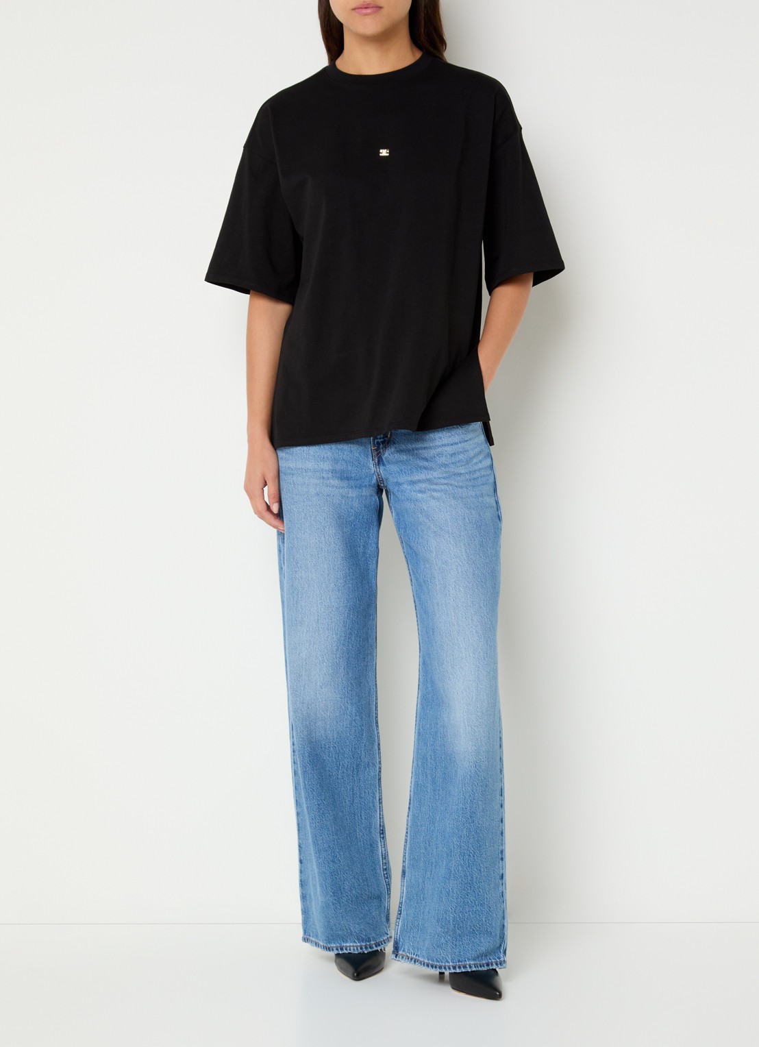 NIKKIE Ramsgate T-shirt met logo - voorkant 3 zwart