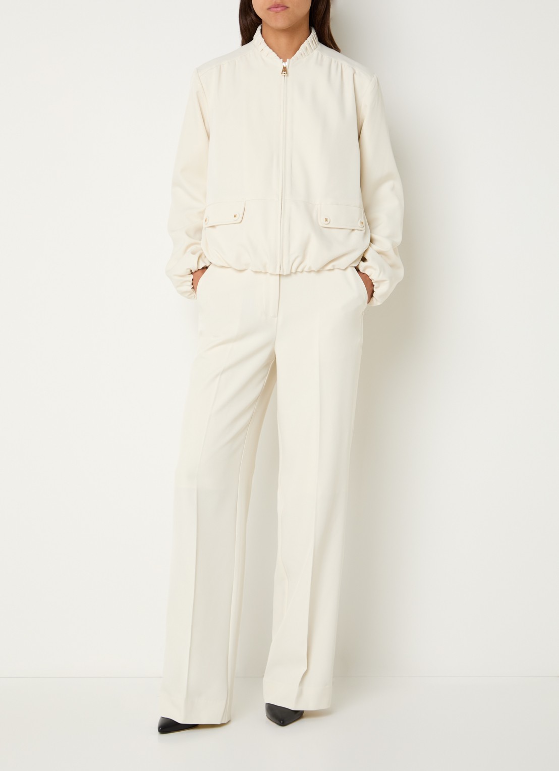 NIKKIE Reims high waist straight fit pantalon met steekzakken - voorkant 3 creme
