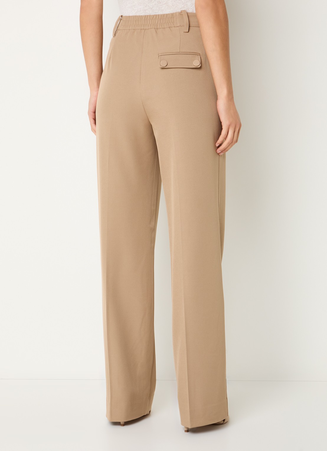 NIKKIE Reims high waist straight fit pantalon met steekzakken - achterkant 3 camel