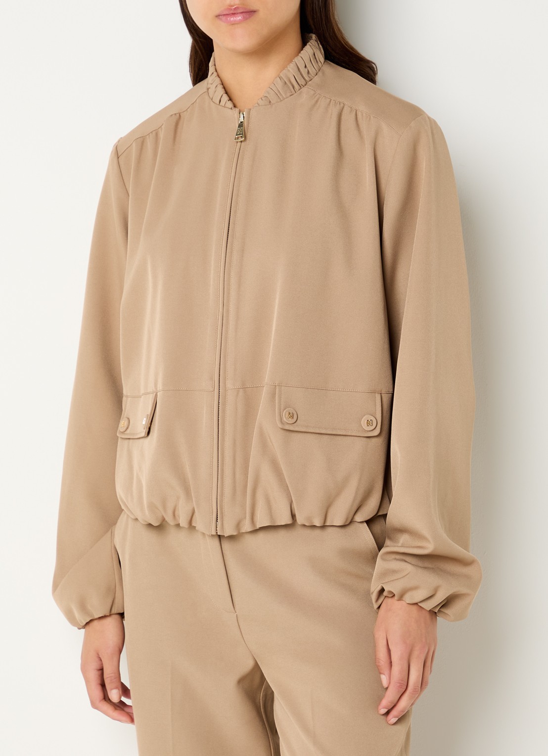NIKKIE Reims jack met opgestikte zakken - detail 3 camel