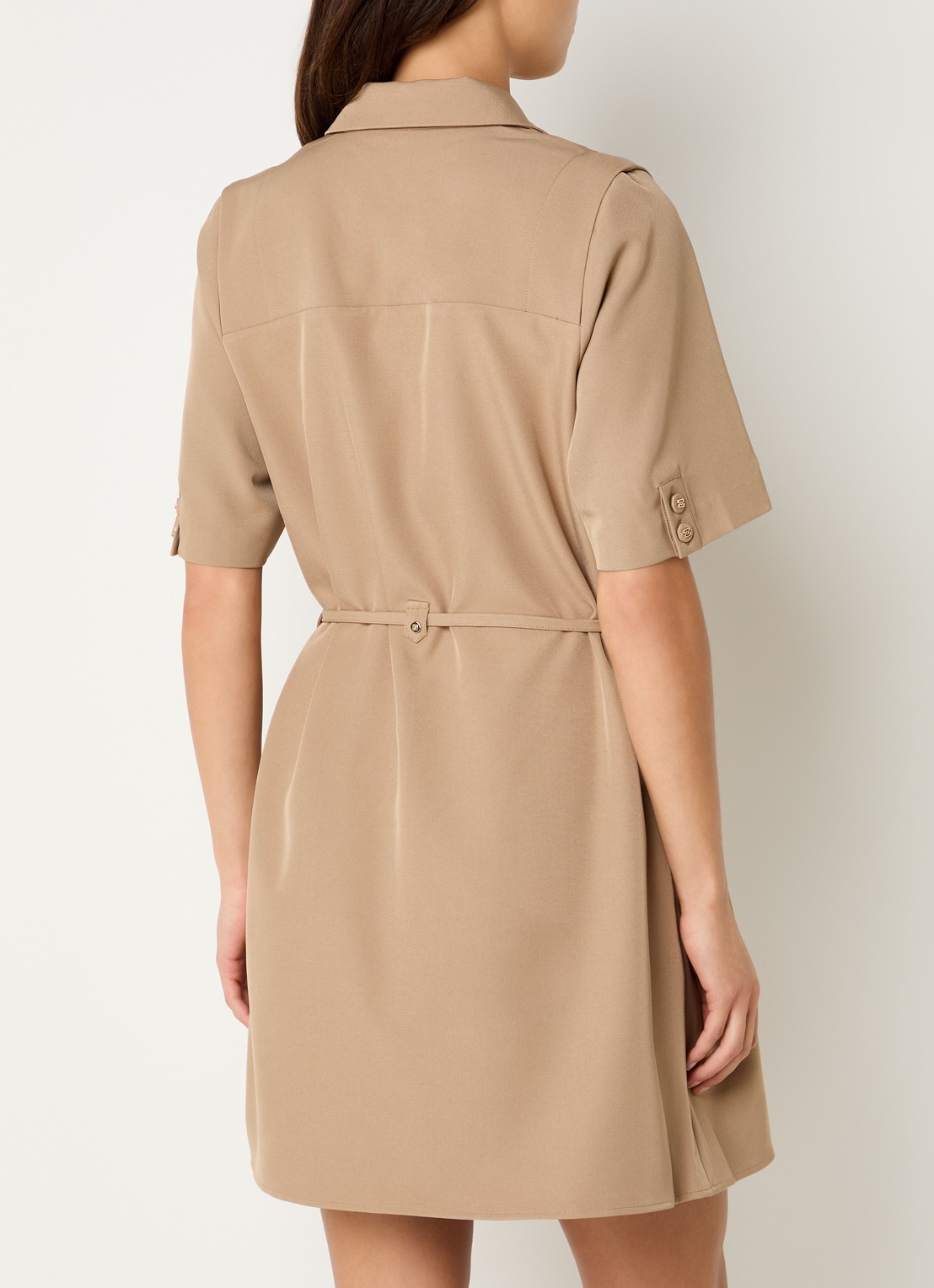 NIKKIE Reims mini jurk met ceintuur - achterkant 2 camel