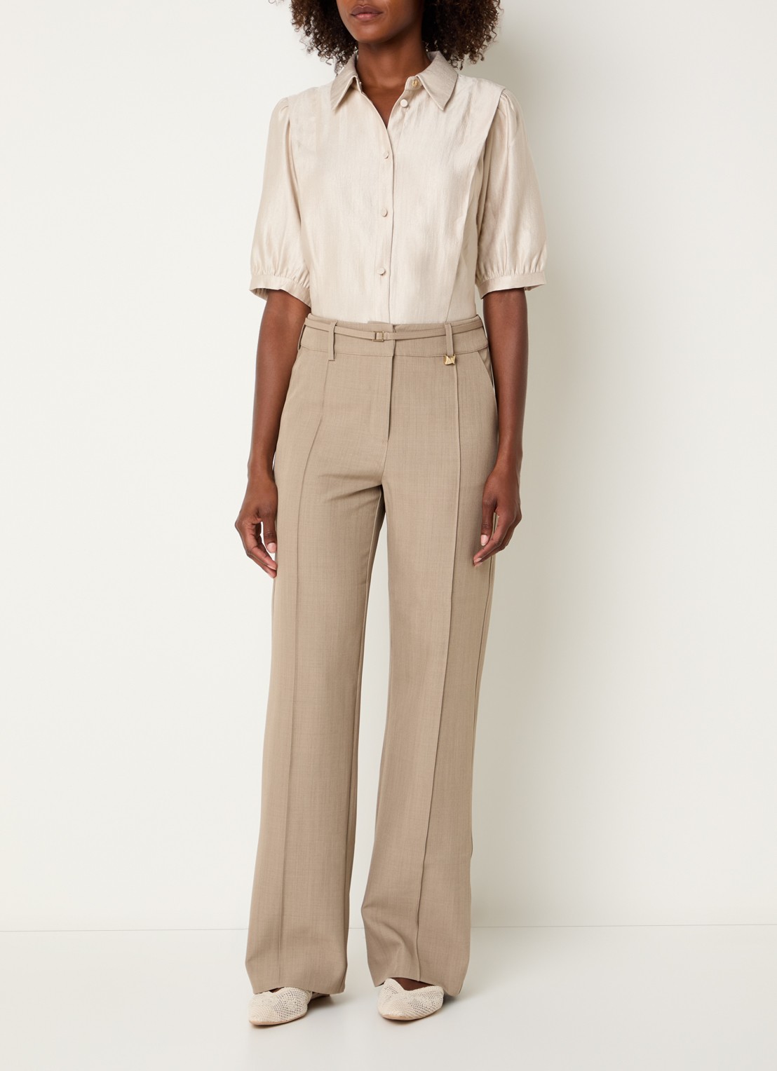 NIKKIE Relizane blouse met plooidetail - voorkant 2 lichtoranje
