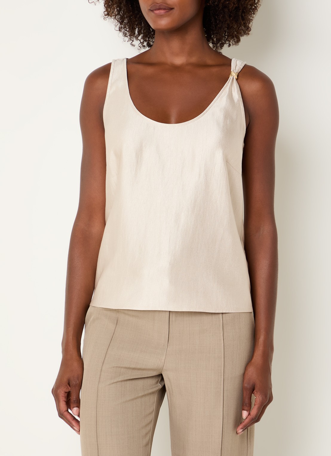 NIKKIE Relizane top met metallic finish - detail 3 beige