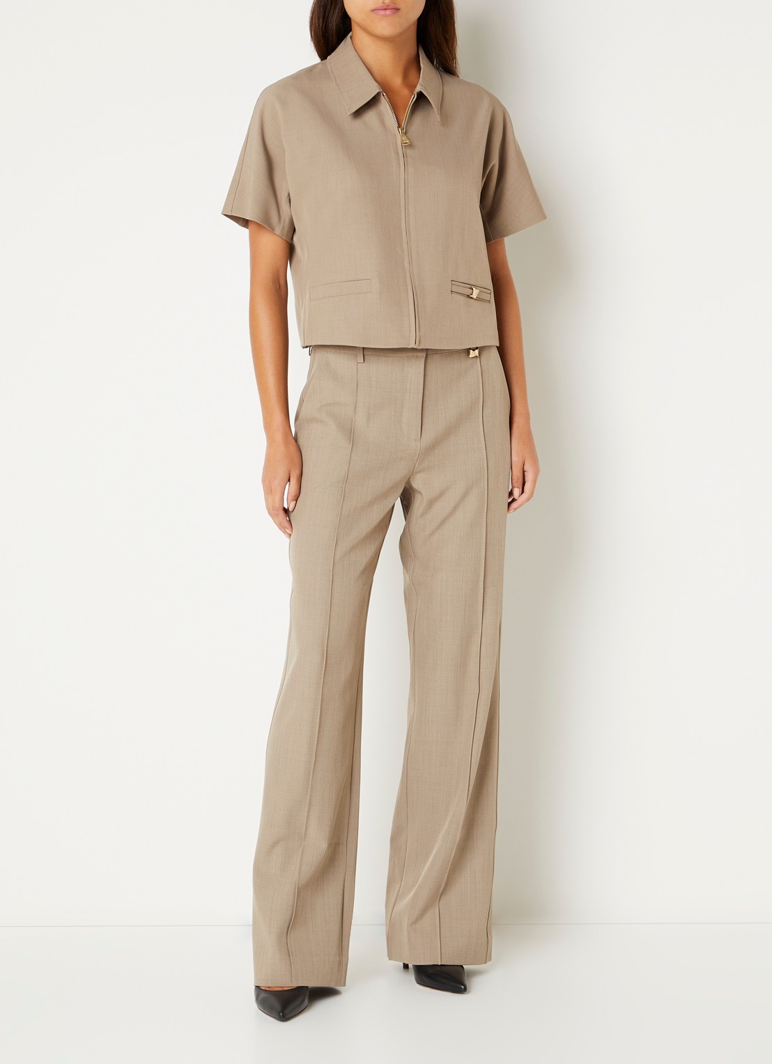 NIKKIE Reno high waist loose fit pantalon met steekzakken - voorkant 2 zand