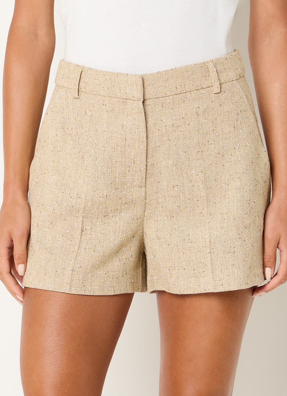 NIKKIE Reza high waist straight fit korte broek met strass - detail beige
