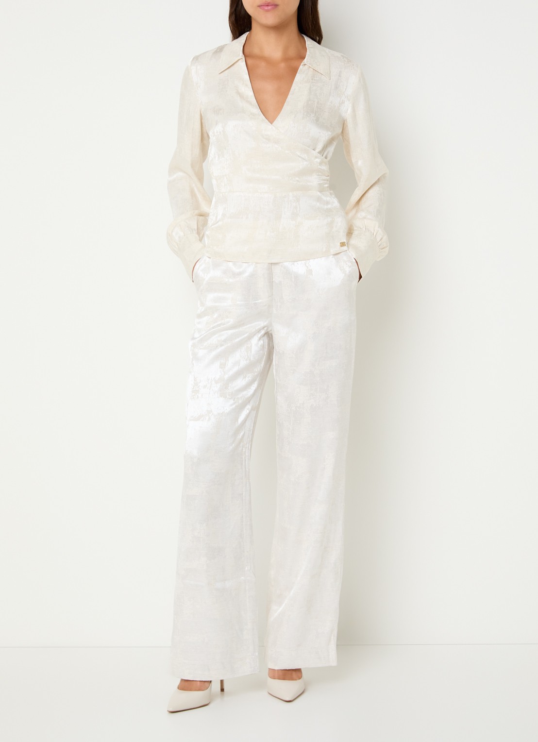NIKKIE Rialto high waist straight fit pantalon met jacquard dessin - voorkant 4 gebroken wit