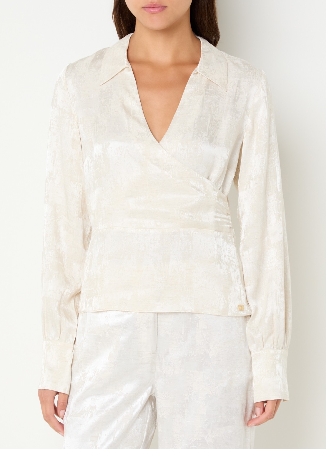 NIKKIE Rialto tuniek met V-hals - detail 4 creme
