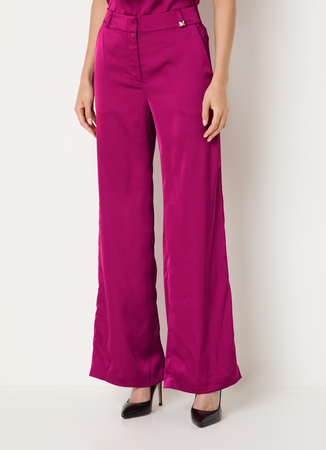 NIKKIE Ribe high waist wide fit pantalon van satijn met steekzakken - detail 4 paars